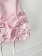 Load image into Gallery viewer, Baby pink corto flores 3D
