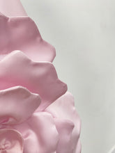 Load image into Gallery viewer, Baby pink corto flores 3D
