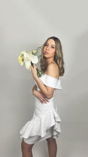 Load image into Gallery viewer, Vestido corto brocado blanco
