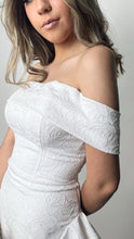 Load image into Gallery viewer, Vestido corto brocado blanco
