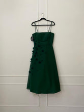 Load image into Gallery viewer, Vestido midi verde + florecitas tul 3D
